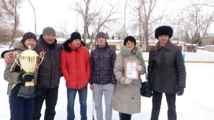 Городские соревнования по хоккею.